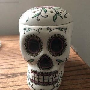 Scentsy skull warner